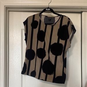 Black and Tan Graphic Short Sleeve Top